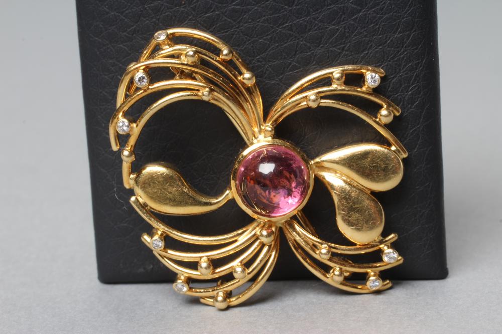 AN 18CT GOLD ABSTRACT FLOWER BROOCH centred by a circular cabochon polished pink tourmaline Image