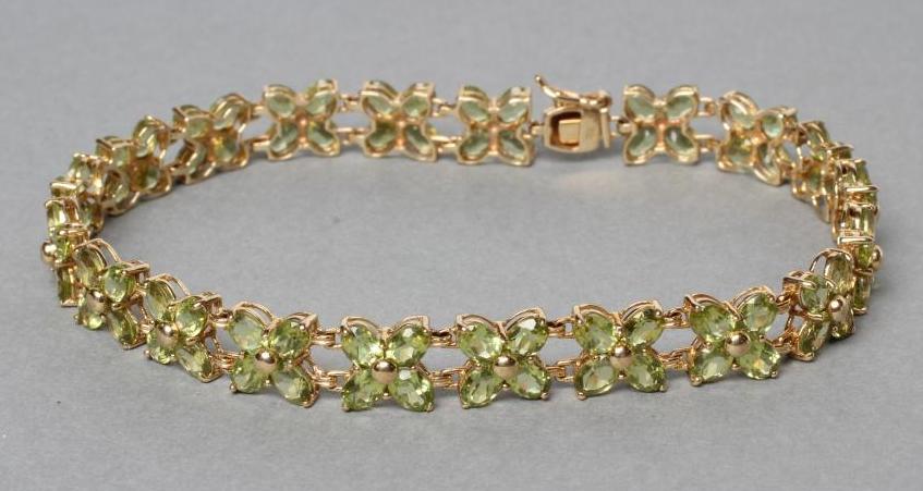 A PERIDOT BRACELET Image