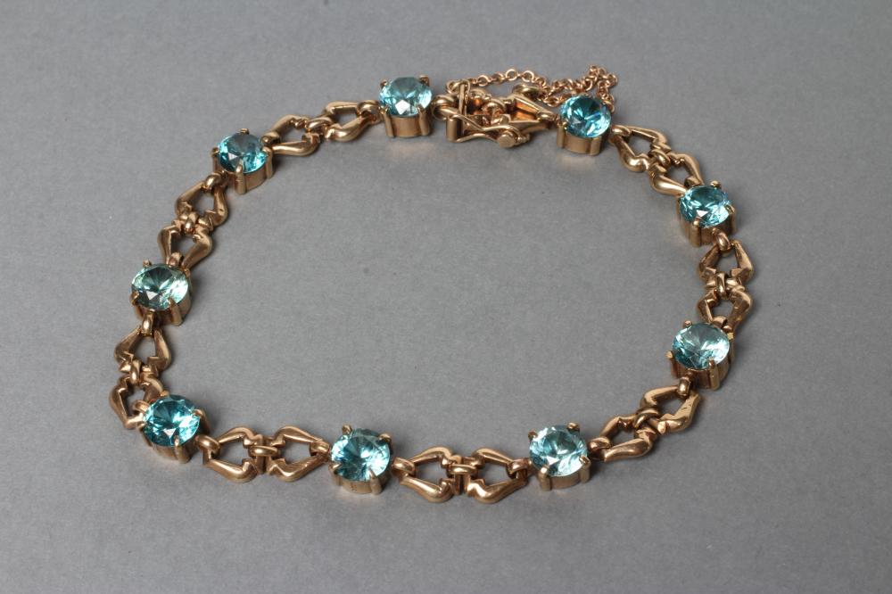 A BLUE ZIRCON BRACELET Image