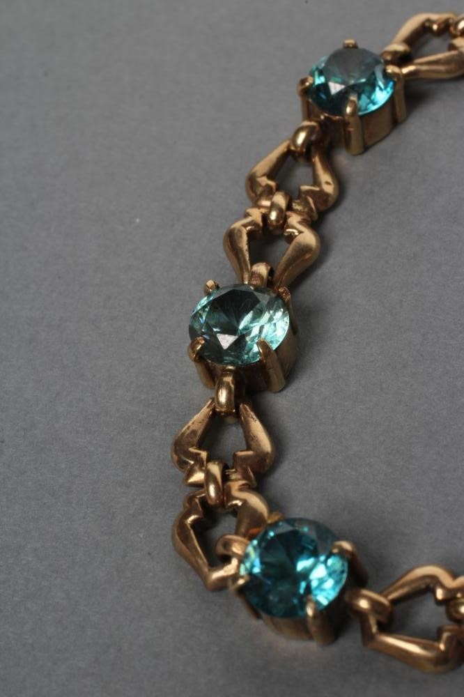 A BLUE ZIRCON BRACELET Image