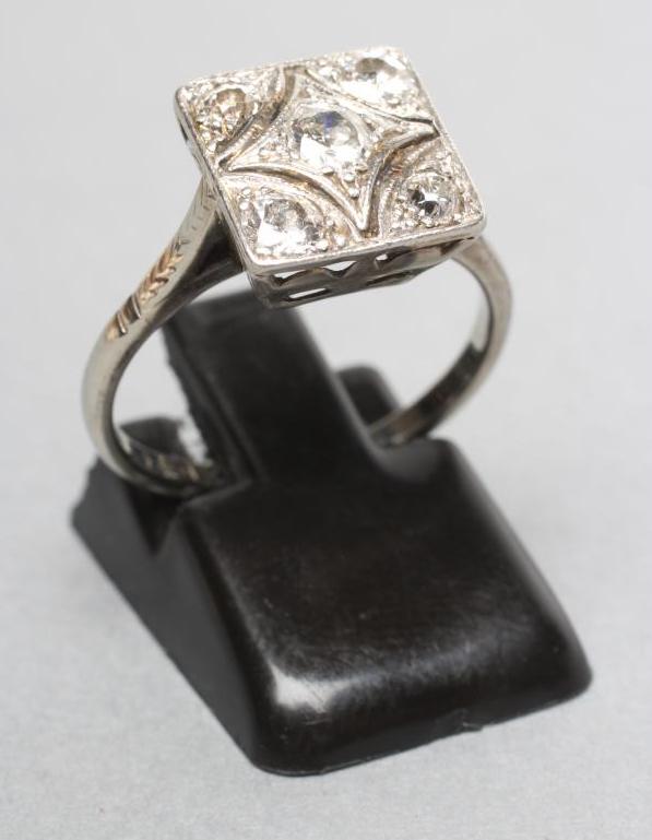 AN ART DECO DIAMOND PLAQUE RING Image