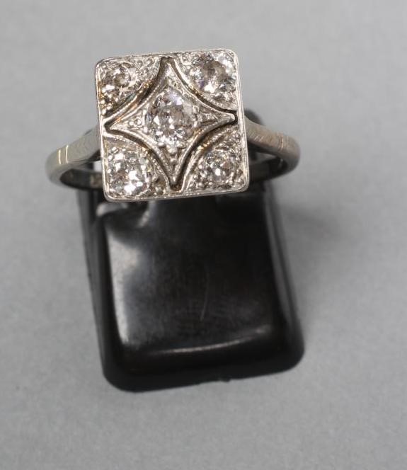 AN ART DECO DIAMOND PLAQUE RING Image