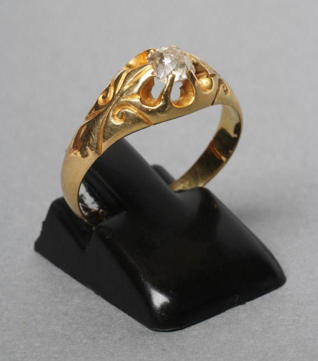 A VICTORIAN SOLITAIRE DIAMOND RING Image