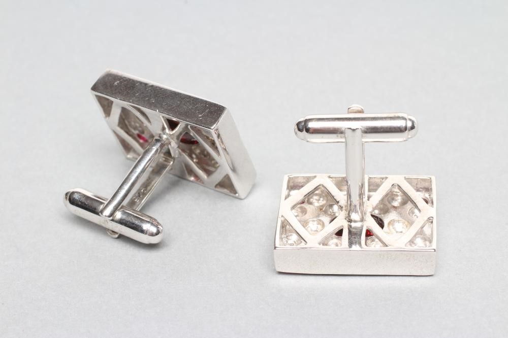 A PAIR OF LARGE CUFFLINKS Image
