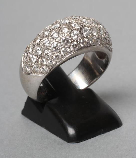 A DIAMOND COCKTAIL RING Image