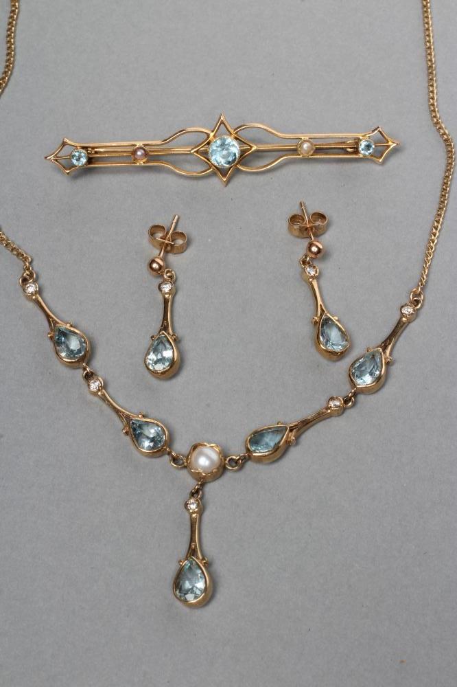 AN AQUAMARINE SET NECKLACE AND MATCHING DROP STUD EARRINGS Image