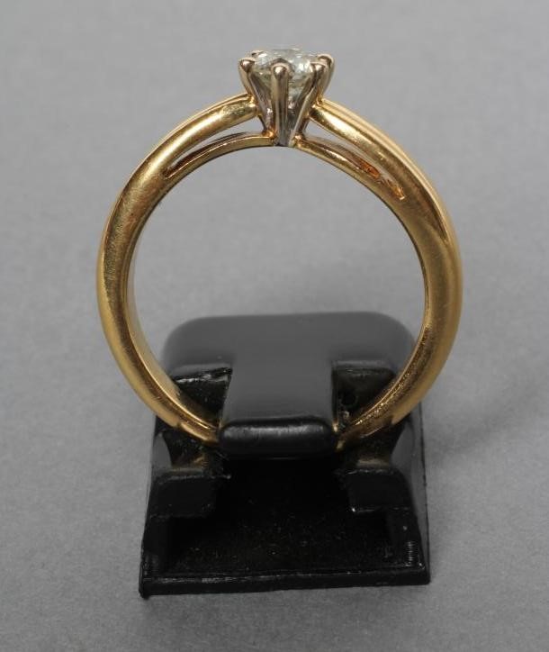 A SOLITAIRE DIAMOND RING Image