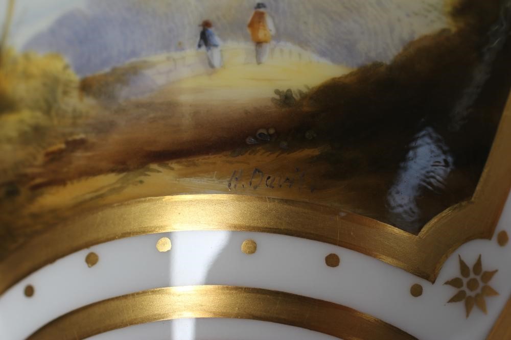 A ROYAL WORCESTER PORCELAIN URN Image