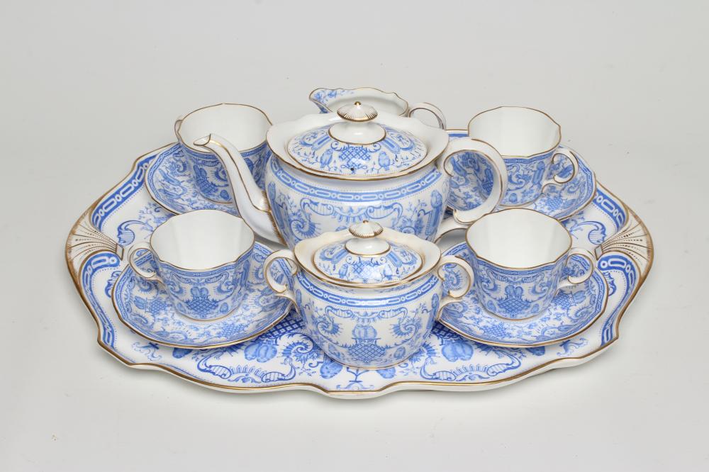 A ROYAL CROWN DERBY CHINA CABARET SET Image