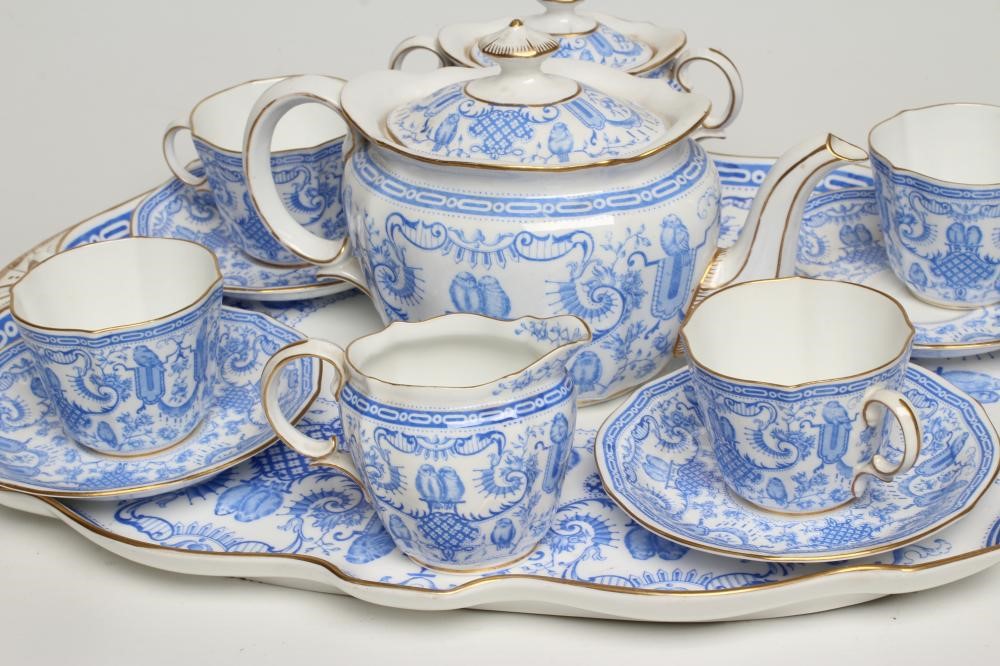 A ROYAL CROWN DERBY CHINA CABARET SET Image