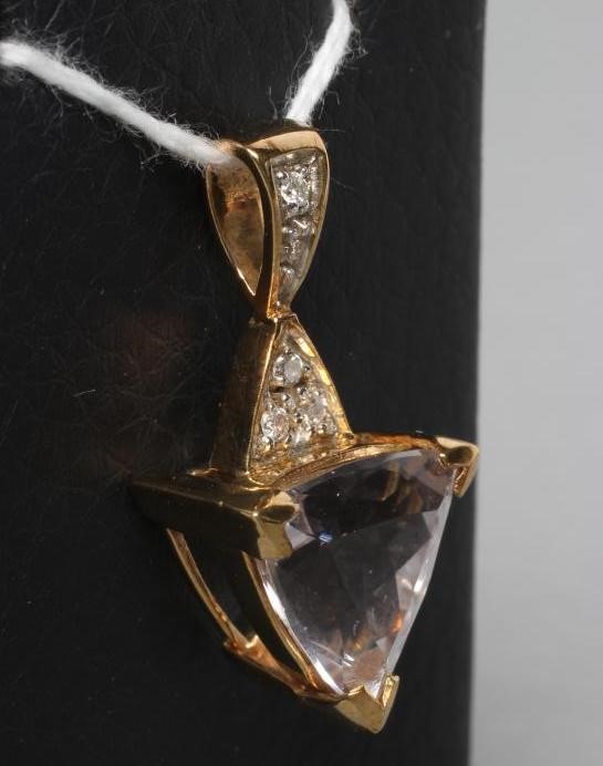A MODERN DIAMOND AND KUNZITE PENDANT Image