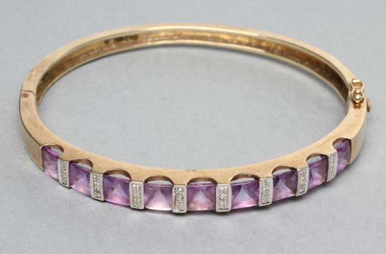 A STIFF HINGED BANGLE Image