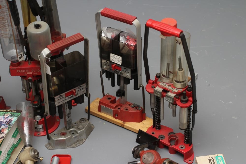 A QUANTITY OF AMMUNITION LOADING EQUIPMENT Image