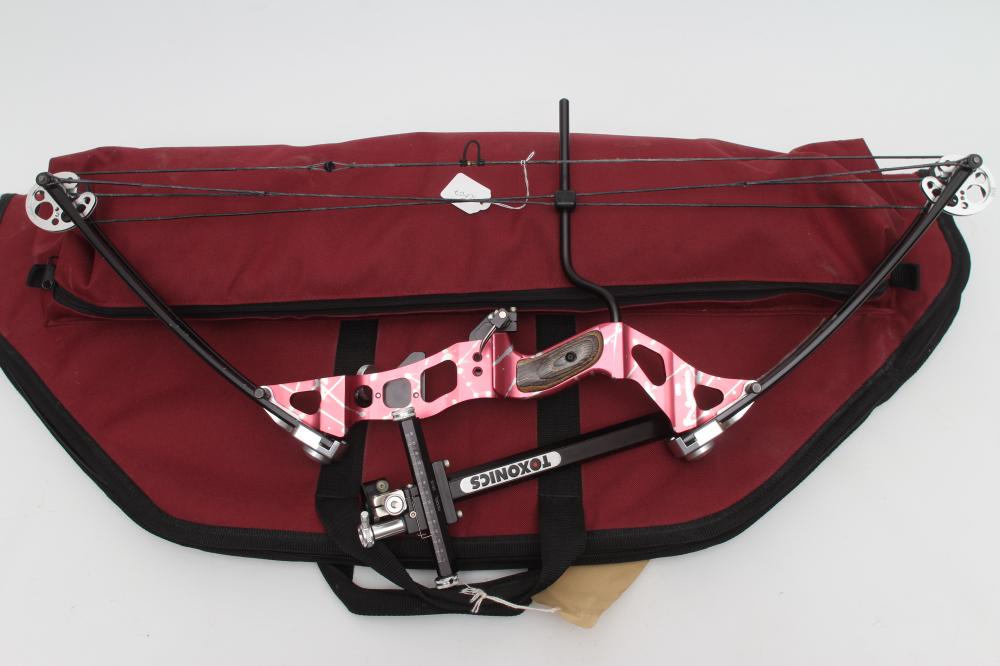 A HOYT INTENSITY COMPOUND BOW Image