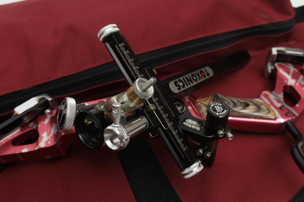 A HOYT INTENSITY COMPOUND BOW Image