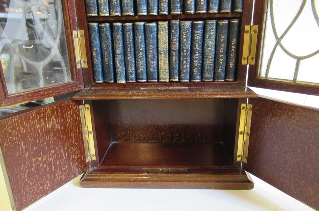 MINIATURE SHAKESPEARE Image