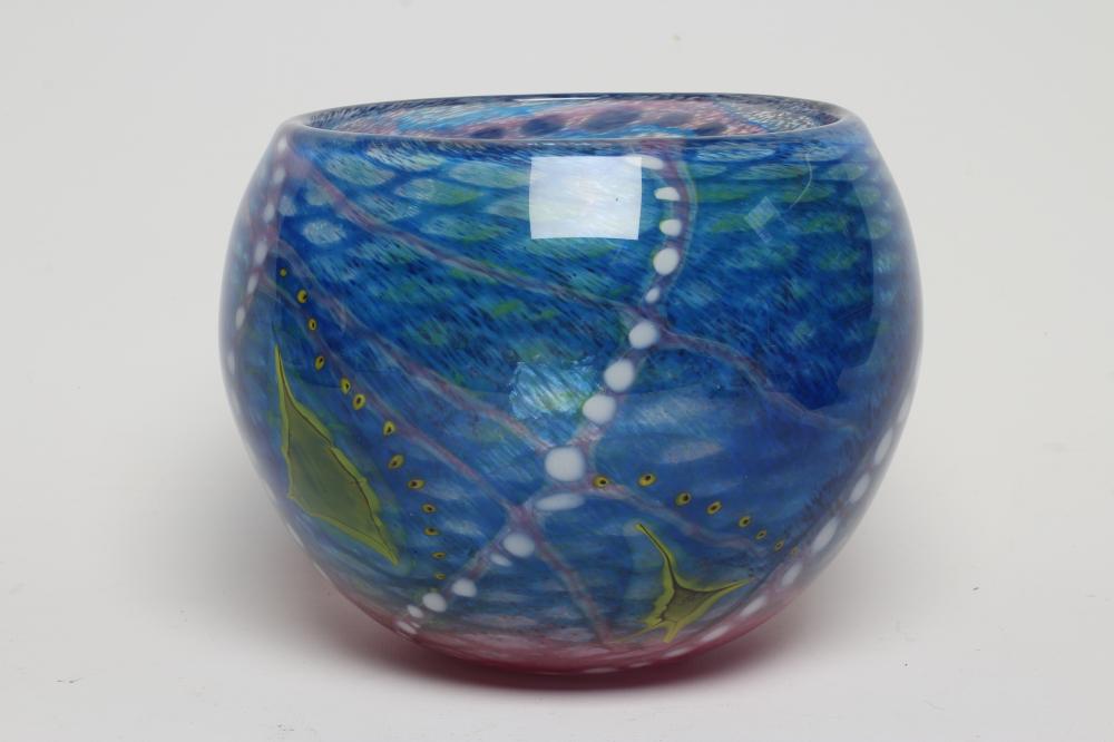 A SIDDY LANGLEY STUDIO "PARROT FISH" GLASS BOWL Image