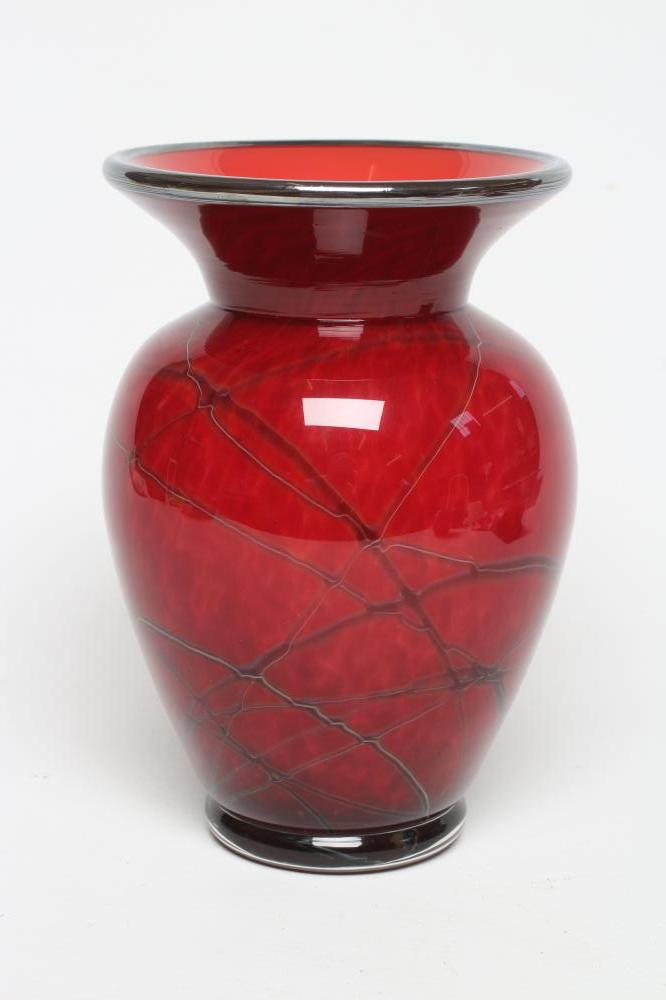 A CHRIS HARRISON "AMPHORA" STUDIO GLASS VASE Image