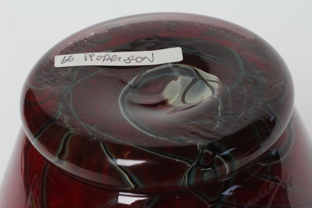 A CHRIS HARRISON "AMPHORA" STUDIO GLASS VASE Image