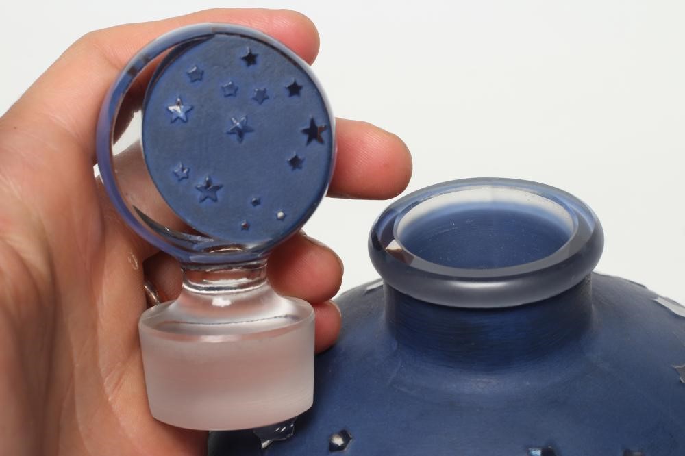 A LALIQUE FOR WORTH "DANS LA NUIT" PERFUME FLACON AND STOPPER Image