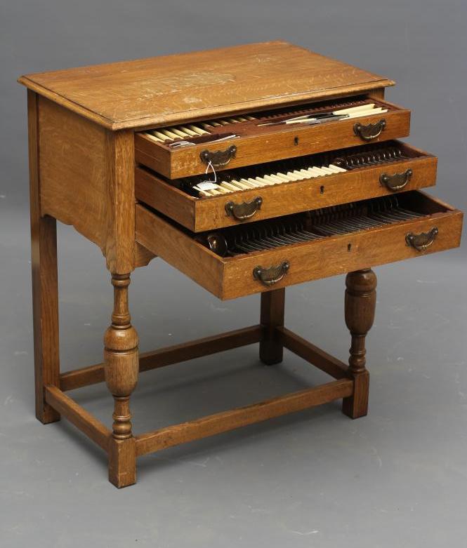 AN ART DECO EPNS TABLE SUITE Image