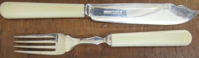 AN ART DECO EPNS TABLE SUITE Image