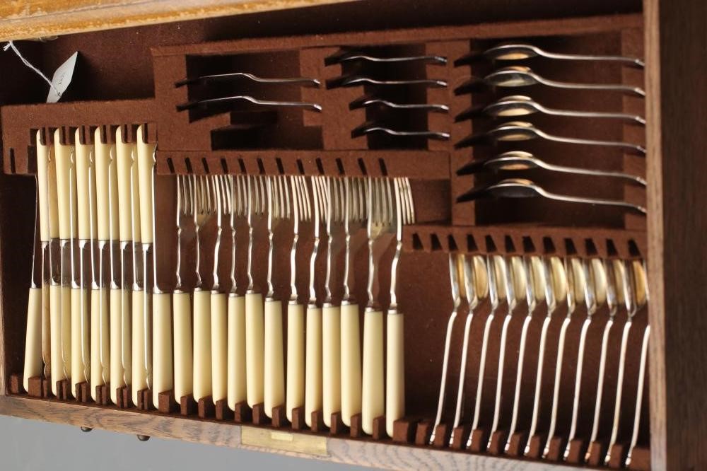 AN ART DECO EPNS TABLE SUITE Image