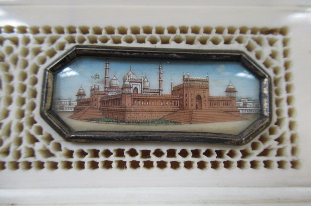 AN INDIAN IVORY CASKET Image