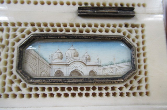 AN INDIAN IVORY CASKET Image