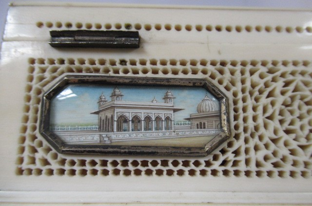 AN INDIAN IVORY CASKET Image