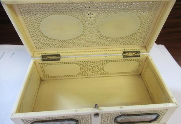 AN INDIAN IVORY CASKET Image