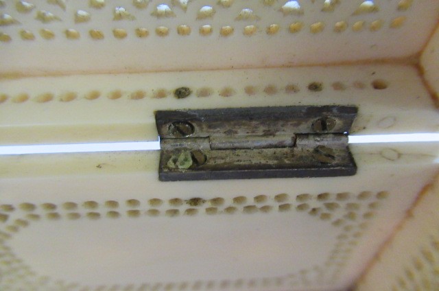 AN INDIAN IVORY CASKET Image