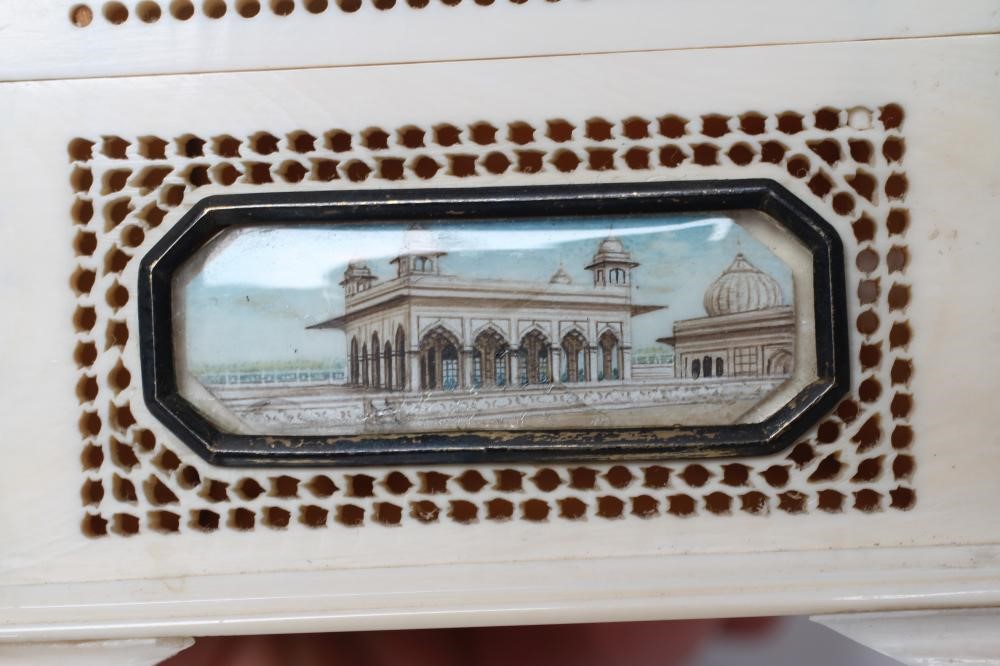 AN INDIAN IVORY CASKET Image