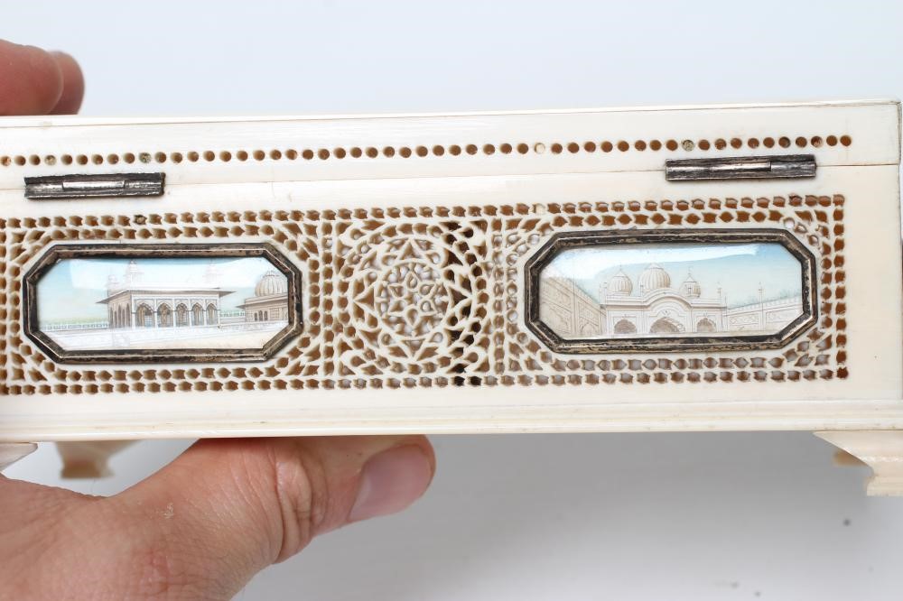 AN INDIAN IVORY CASKET Image