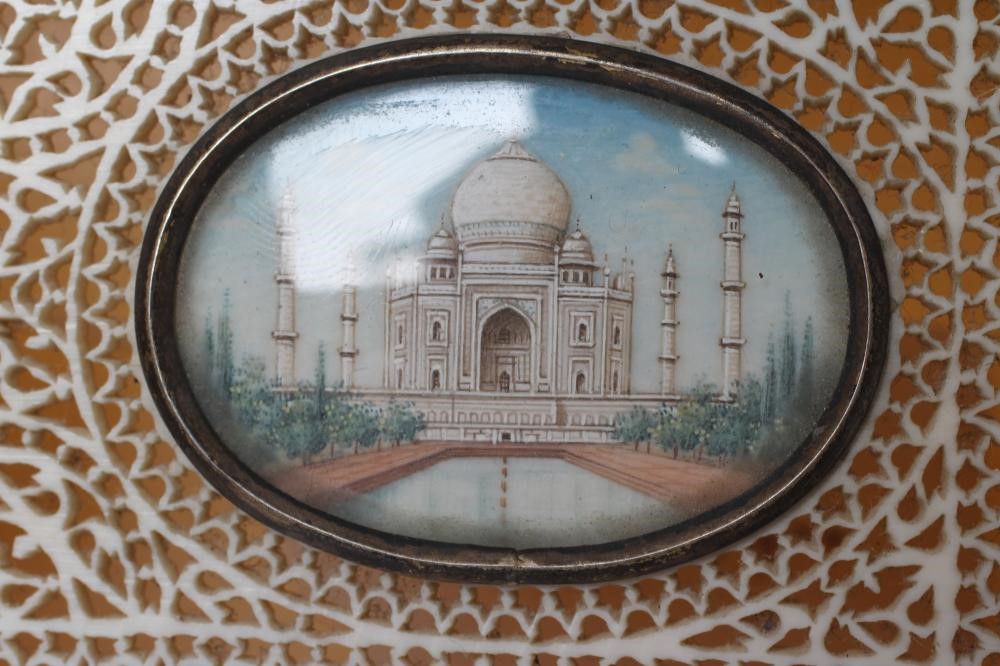 AN INDIAN IVORY CASKET Image