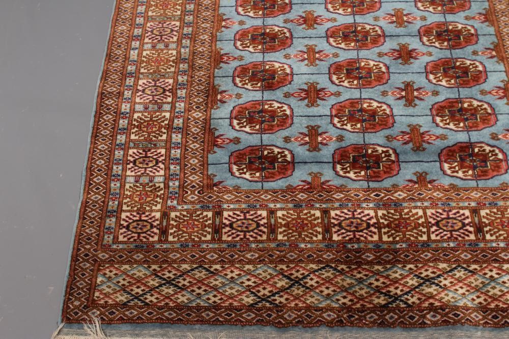 A BOKHARA DESIGN RUG Image