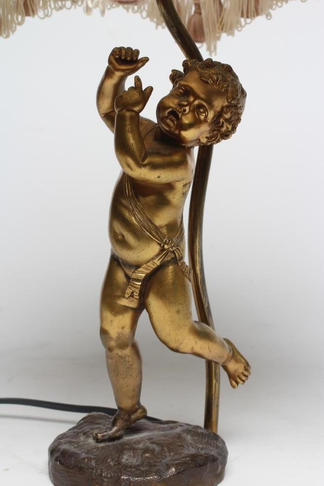 A GILT METAL TABLE LAMP Image