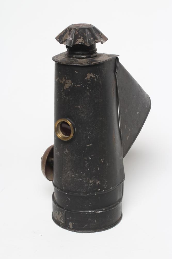 A LATE VICTORIAN JAPANNED TIN LECTURER'S LANTERN Image