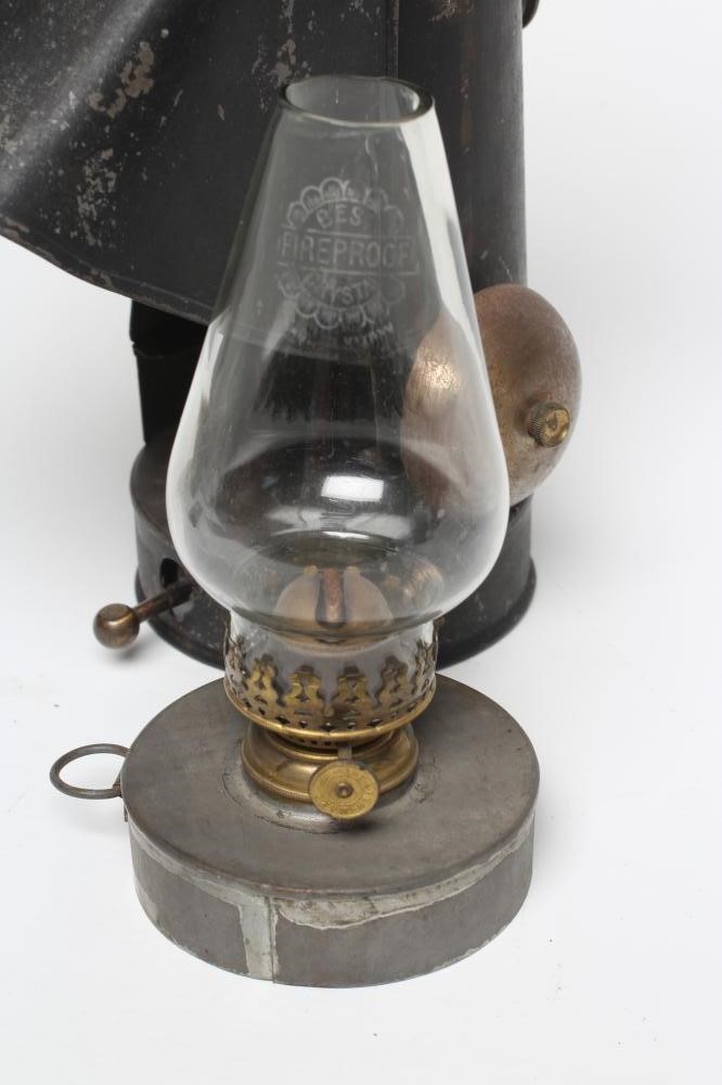 A LATE VICTORIAN JAPANNED TIN LECTURER'S LANTERN Image