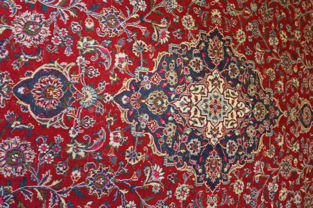 A PERSIAN STYLE WOOL CARPET Image