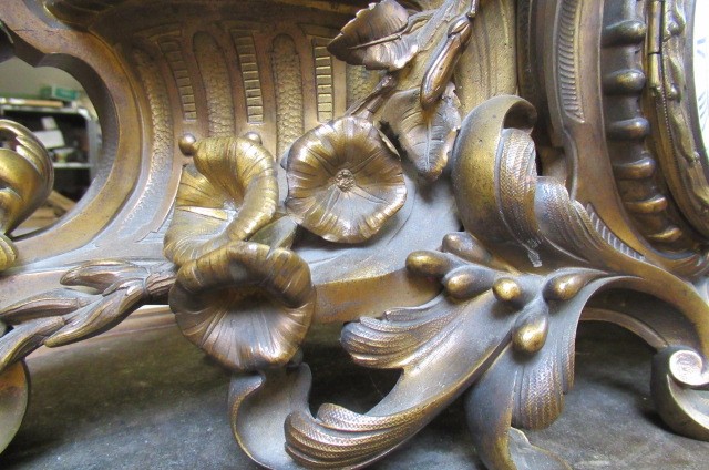 A FRENCH PATINATED AND GILT BRONZE MANTEL CLOCK Image