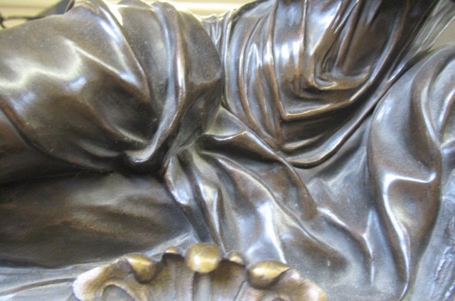 A FRENCH PATINATED AND GILT BRONZE MANTEL CLOCK Image