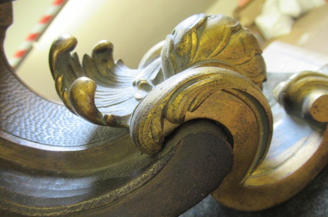 A FRENCH PATINATED AND GILT BRONZE MANTEL CLOCK Image