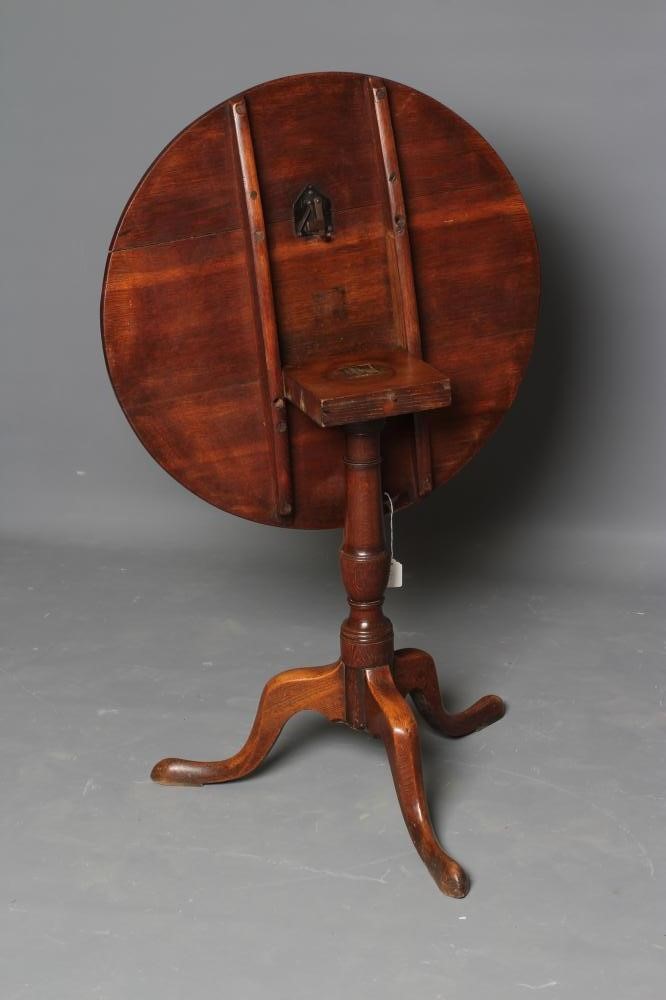 A GEORGIAN OAK TRIPOD TABLE Image
