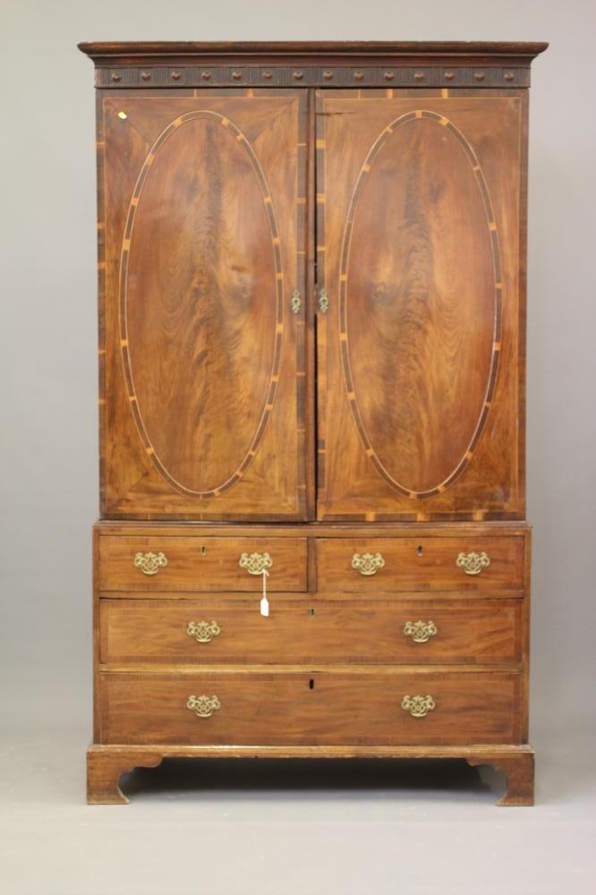 A GEORGIAN MAHOGANY LINEN PRESS Image