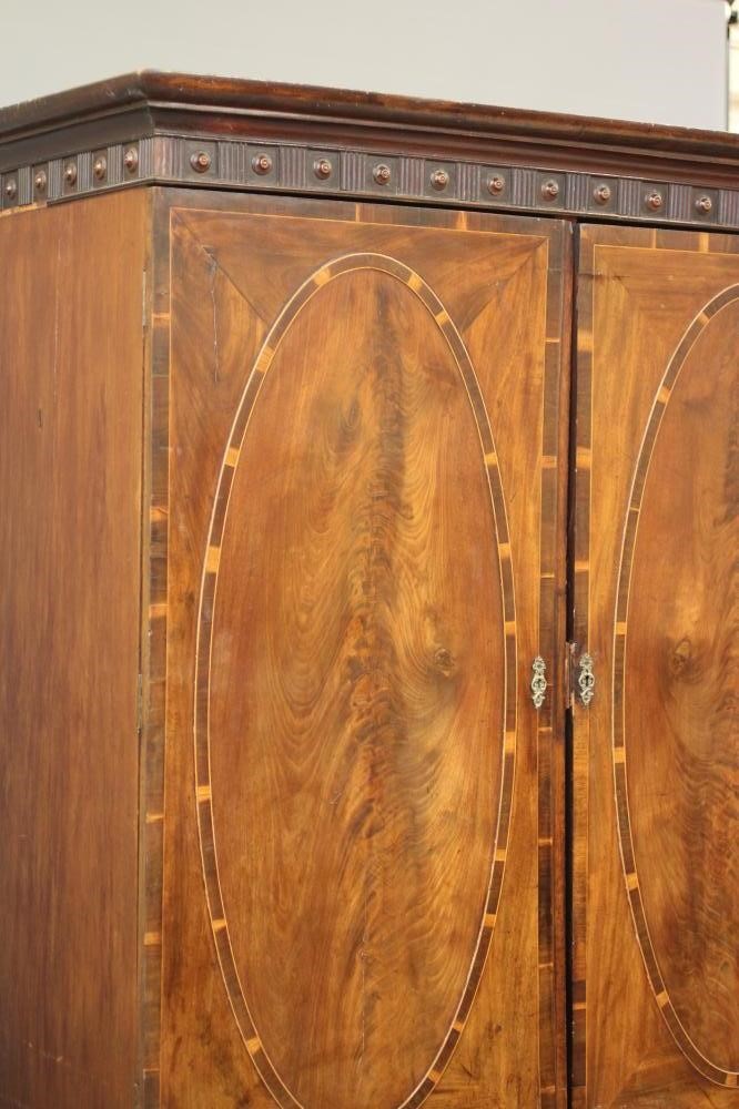 A GEORGIAN MAHOGANY LINEN PRESS Image