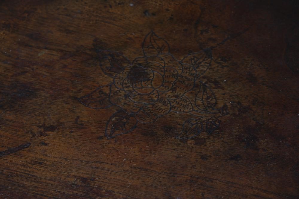 AN INDIAN CARVED HARDWOOD OCCASIONAL TABLE Image