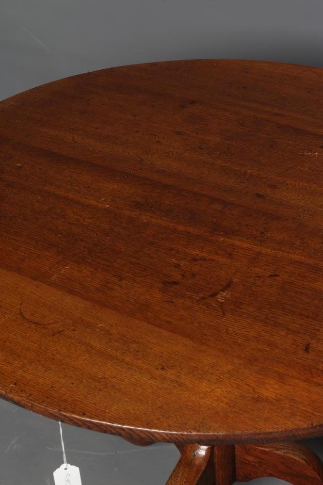 A GEORGIAN OAK SUPPER TABLE Image