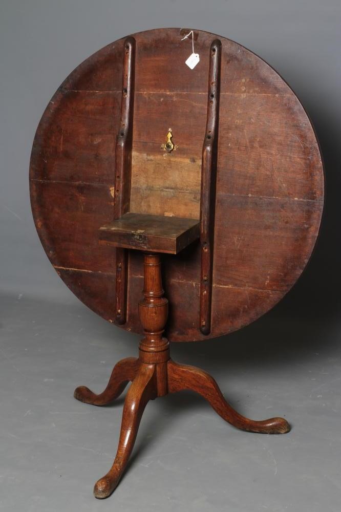 A GEORGIAN OAK SUPPER TABLE Image