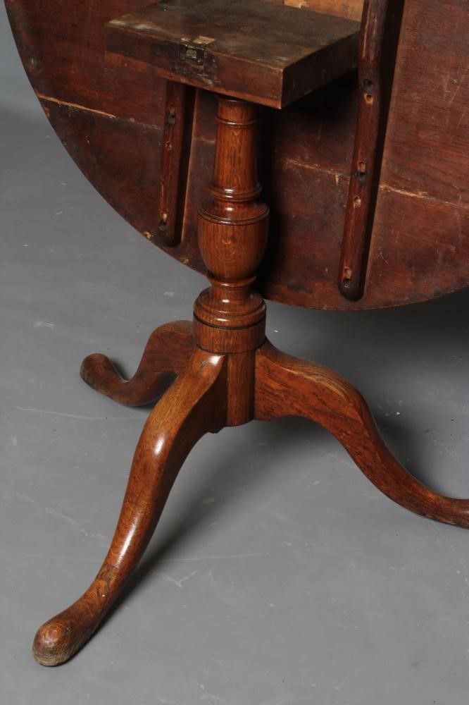 A GEORGIAN OAK SUPPER TABLE Image